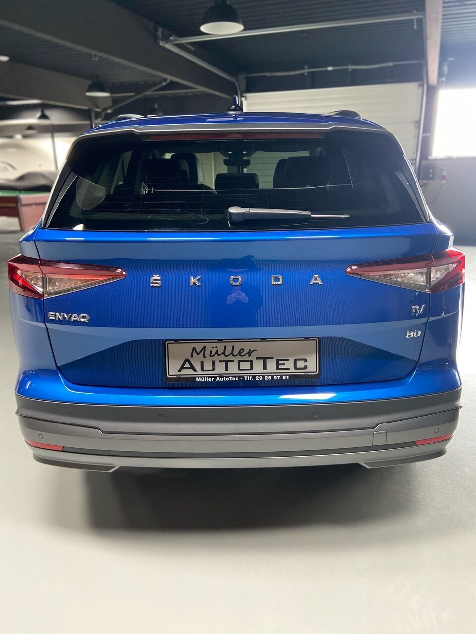 Blå Skoda Enyaq fra 2022