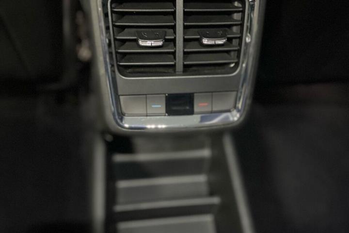 Blå Skoda Enyaq fra 2022