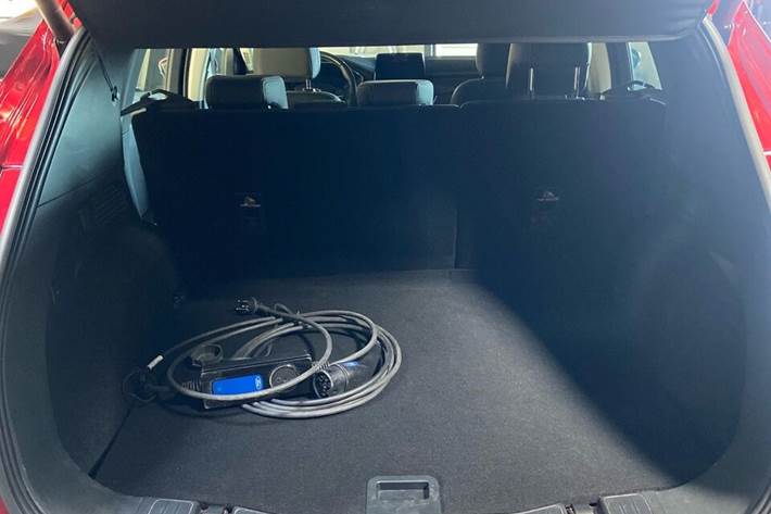 Rød Ford Kuga fra 2021