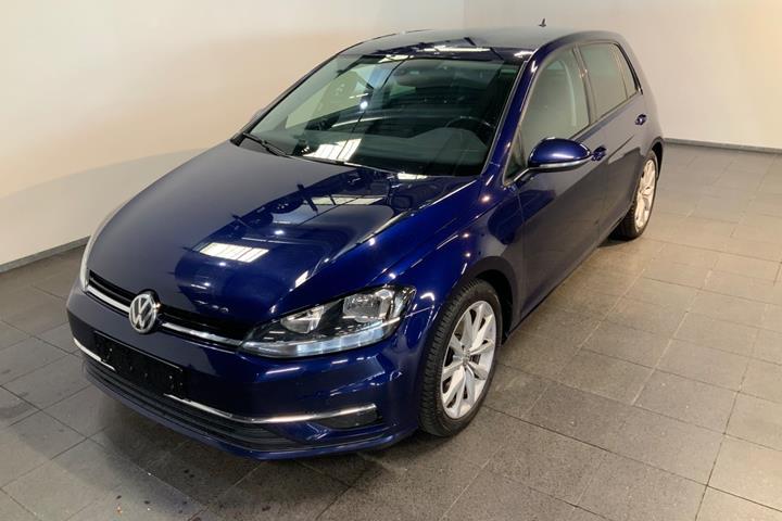 Blå VW Golf VII fra 2018 set udefra