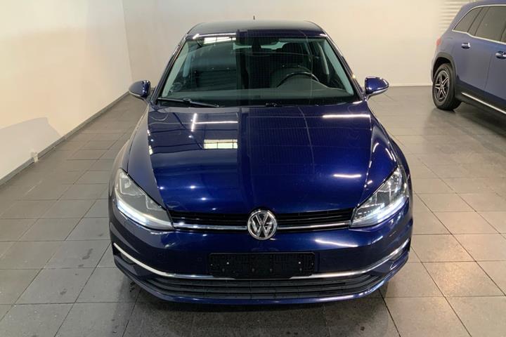 Blå VW Golf VII fra 2018