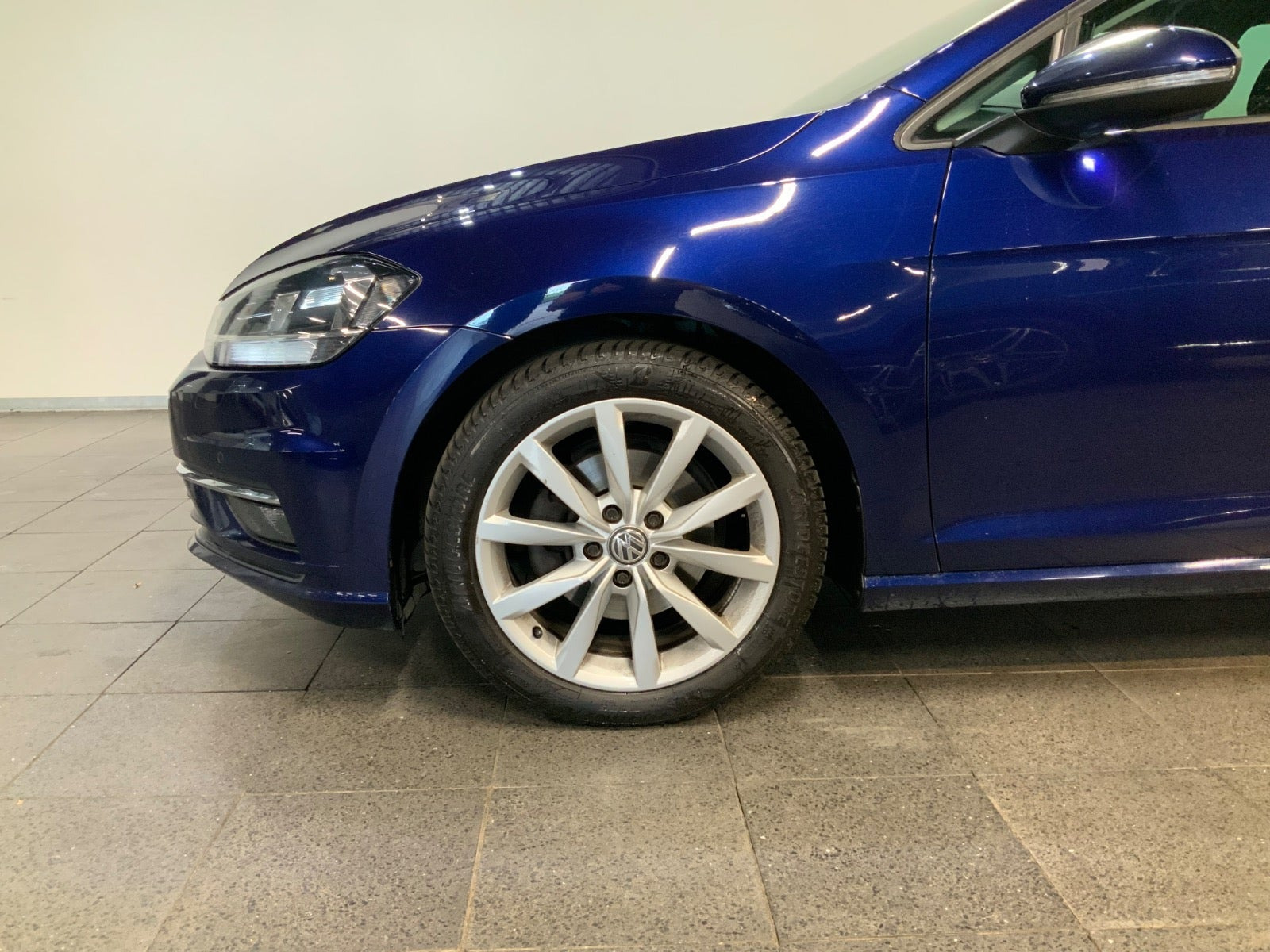 Blå VW Golf VII fra 2018