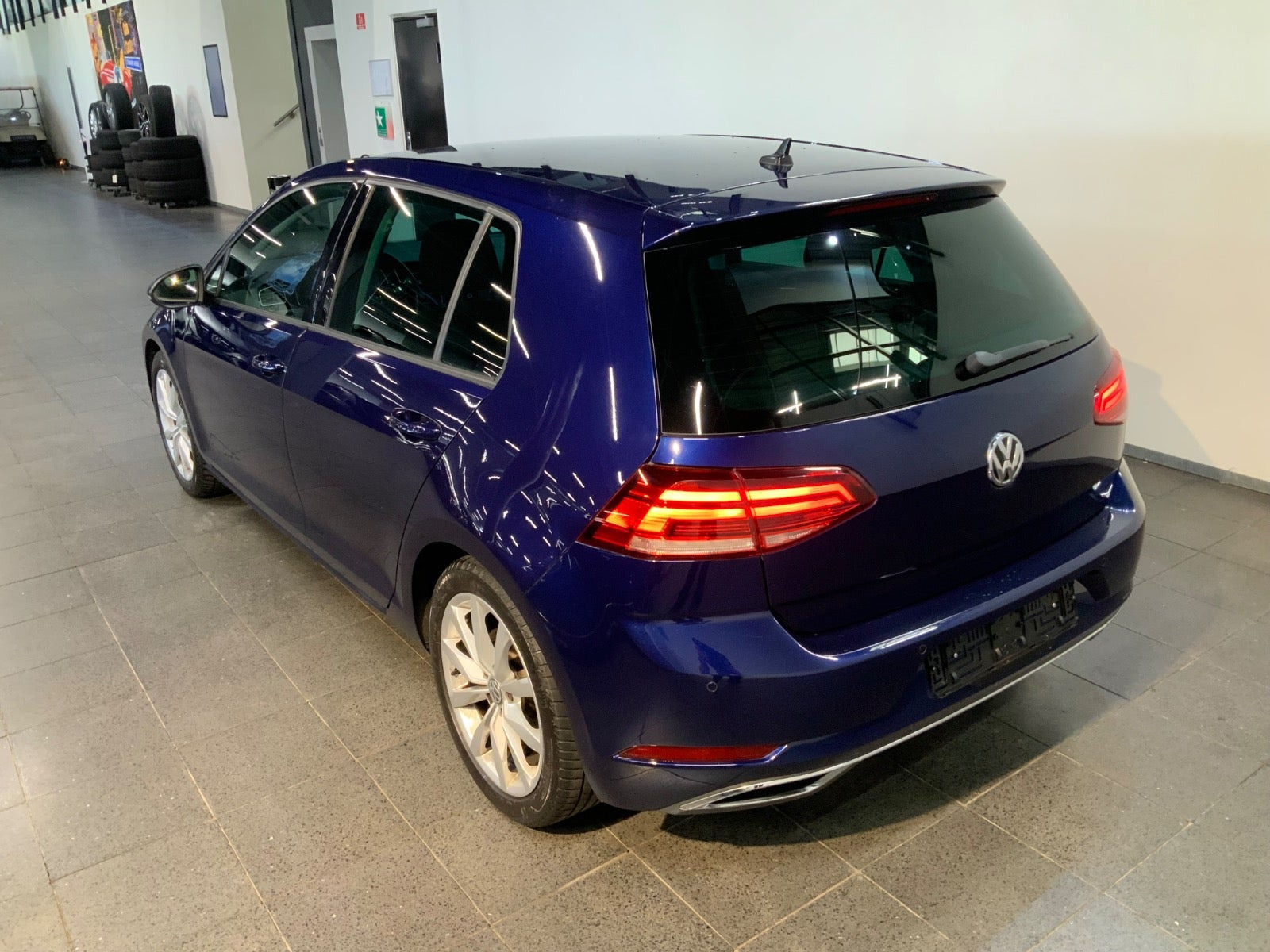 Blå VW Golf VII fra 2018