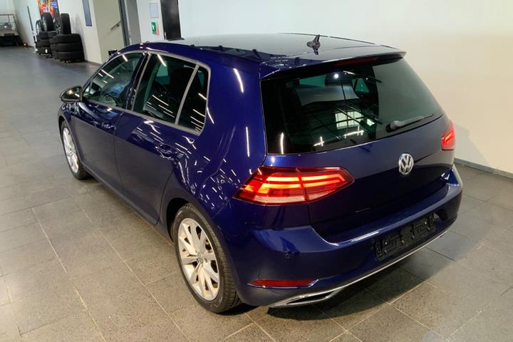 Blå VW Golf VII fra 2018