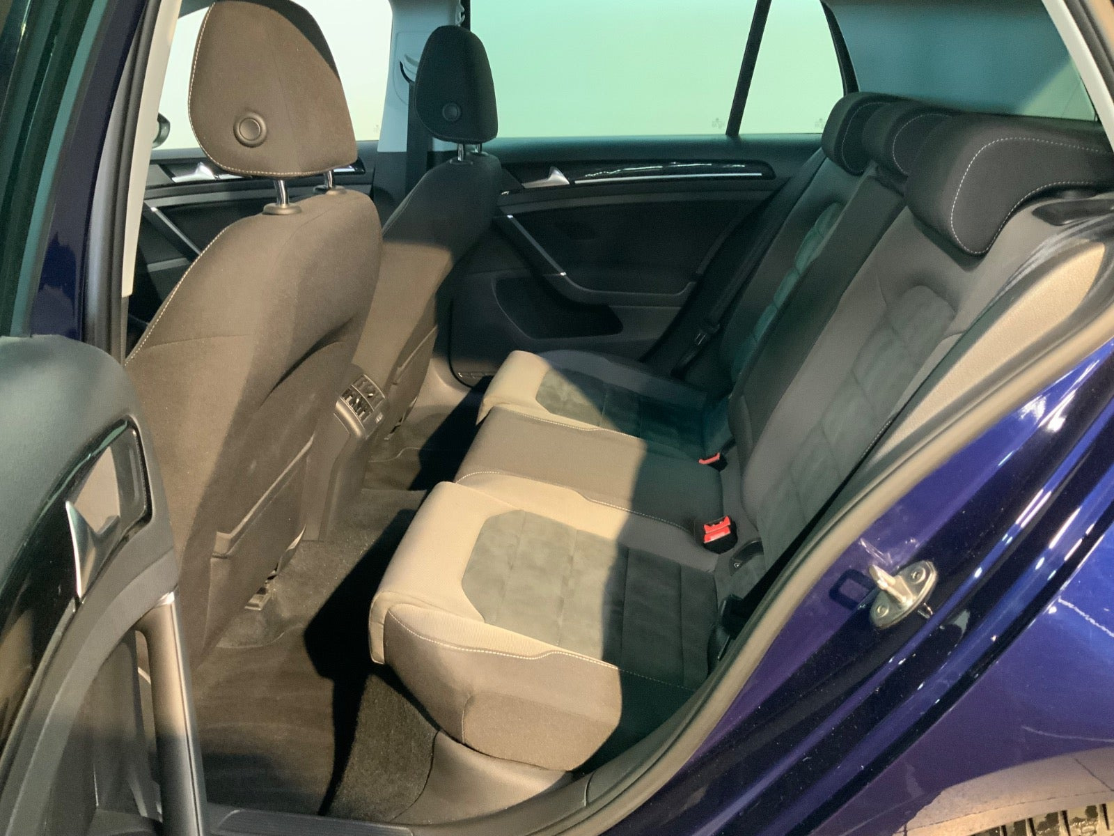 Blå VW Golf VII fra 2018