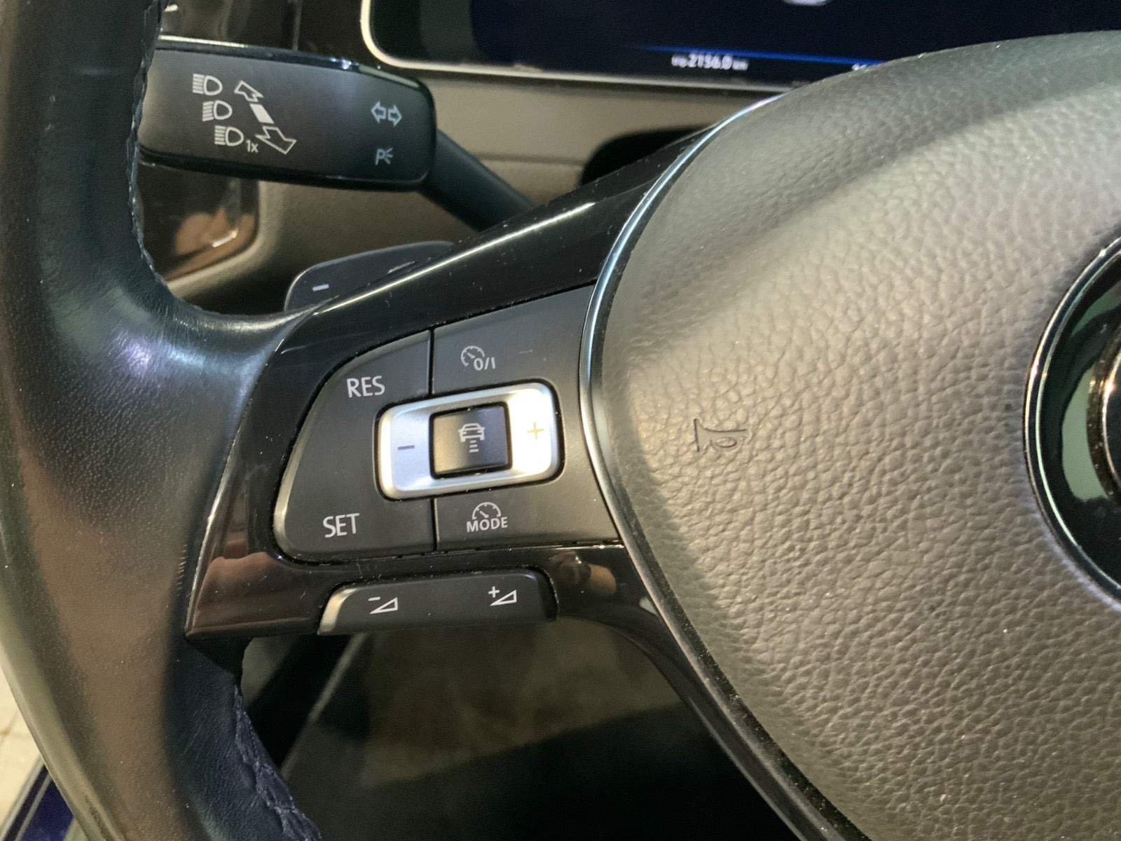 Blå VW Golf VII fra 2018