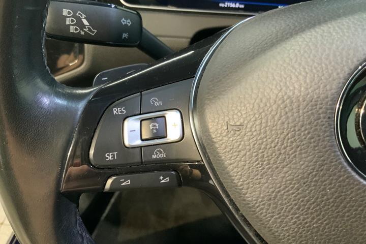 Blå VW Golf VII fra 2018