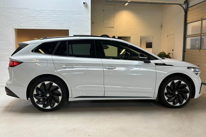 Hvid Skoda Enyaq fra 2022