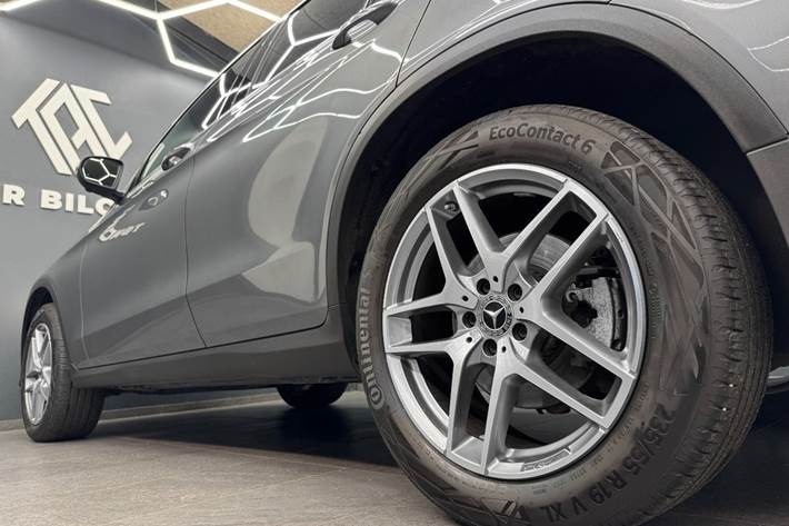 Grå Mercedes GLC350 d fra 2018