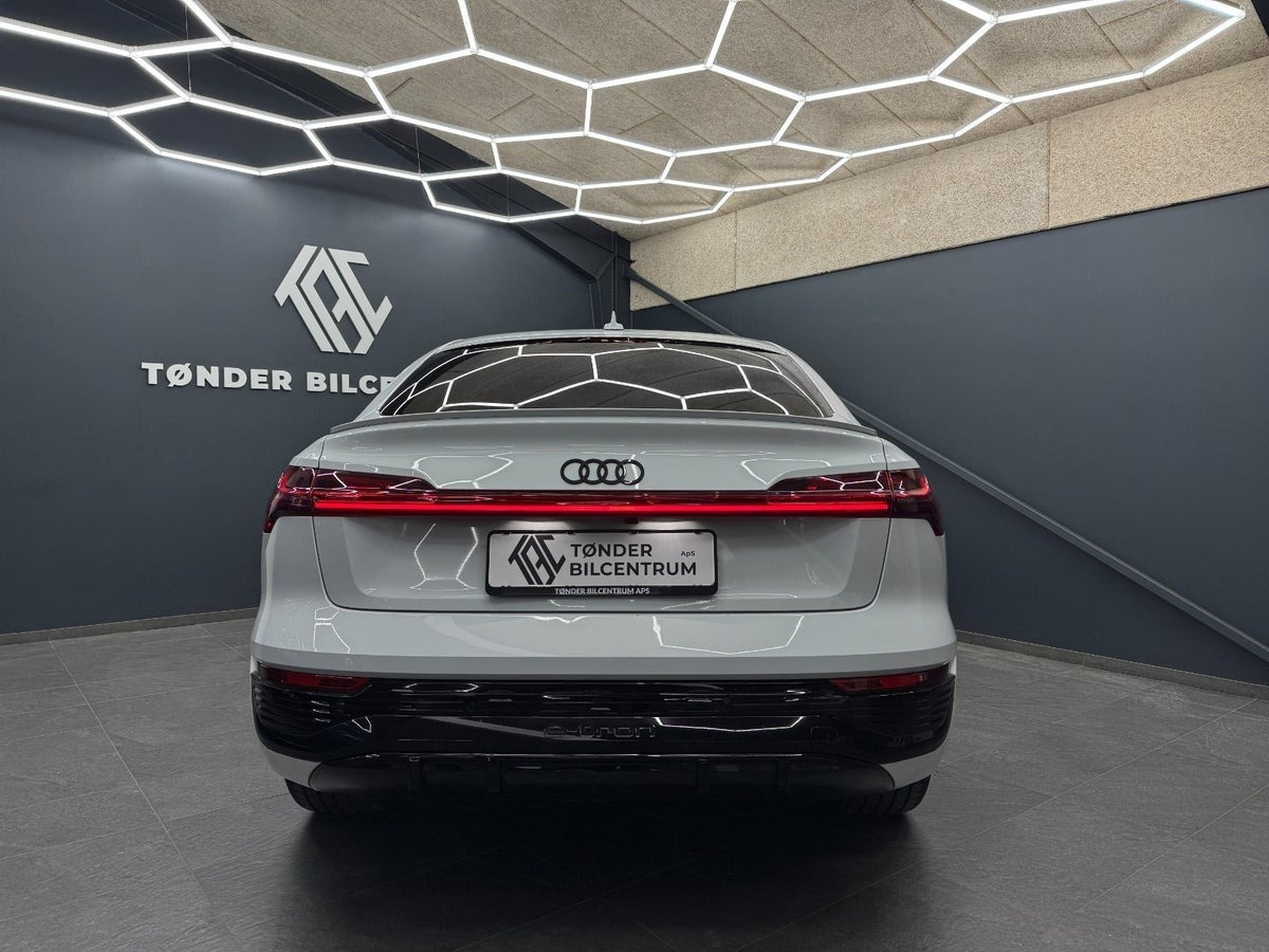 Hvid Audi Q8 e-tron fra 2024