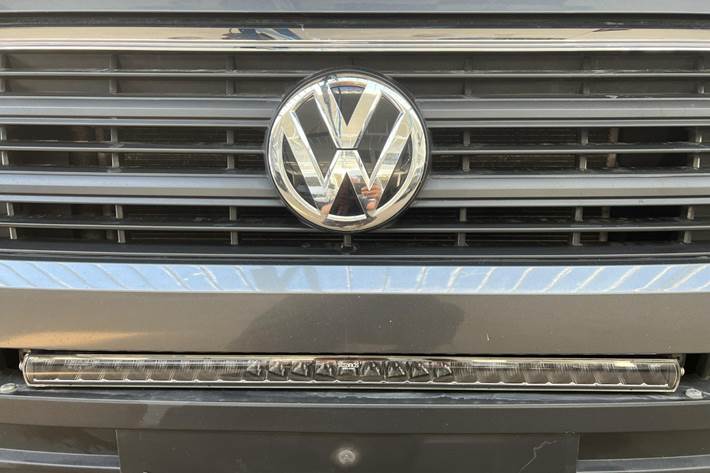 Grå VW Crafter 35 fra 2022