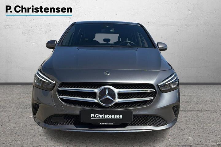 Grå Mercedes B200 fra 2020