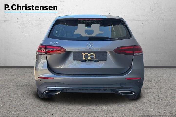 Grå Mercedes B200 fra 2020