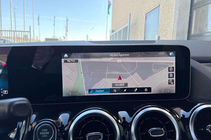 Grå Mercedes B200 fra 2020