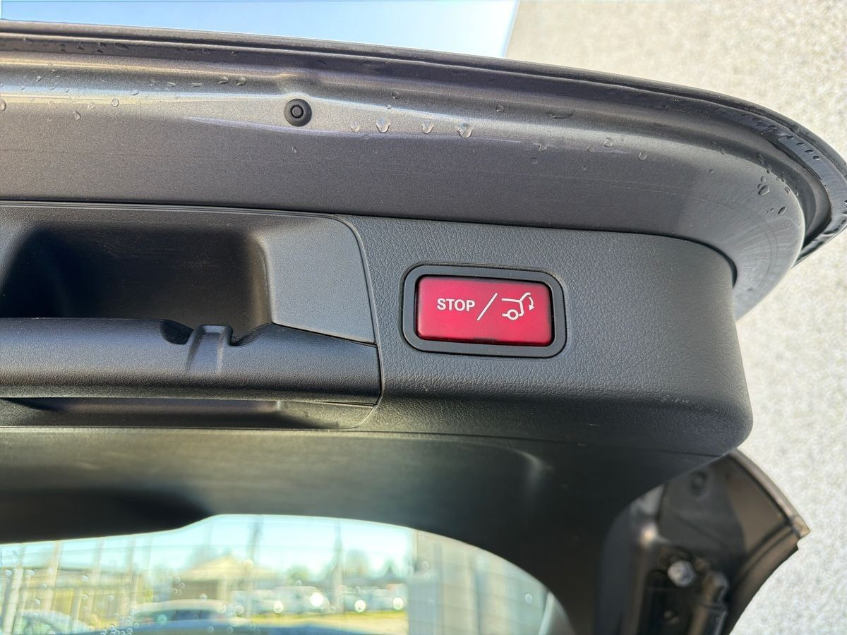 Grå Mercedes B200 fra 2020