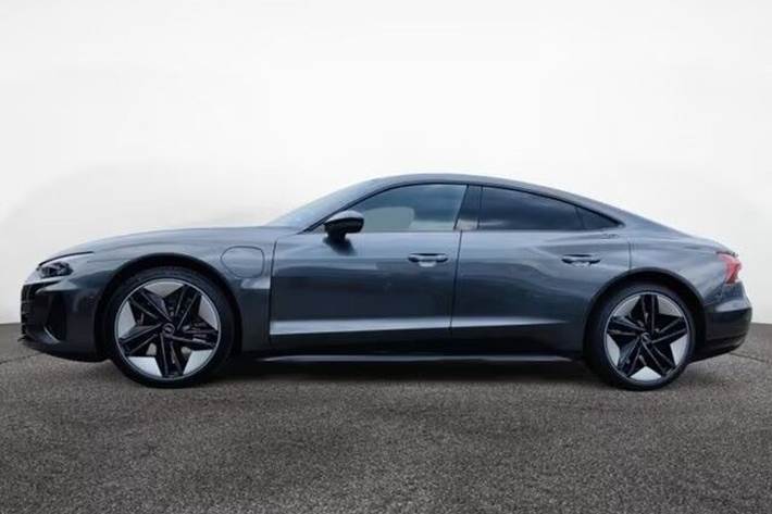 Grå Audi e-tron GT fra 2022