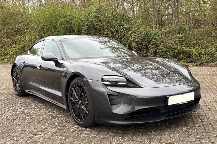 Grå Porsche Taycan fra 2022