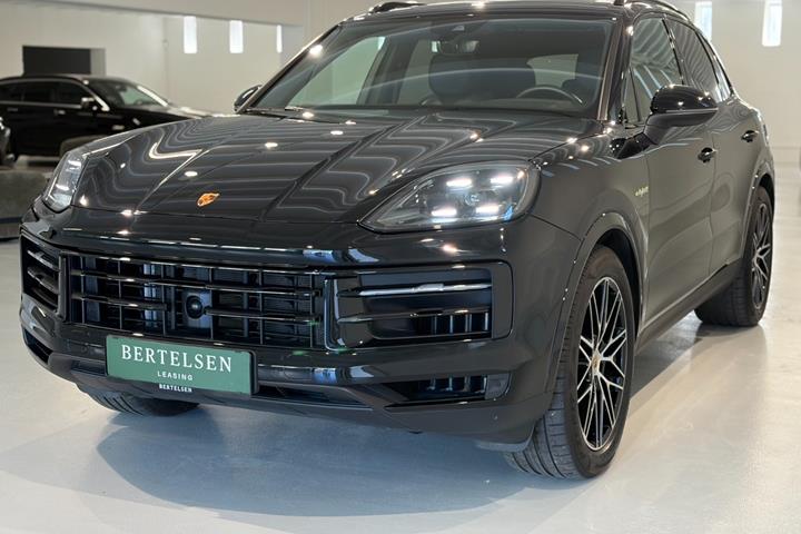 Sort Porsche Cayenne fra 2023