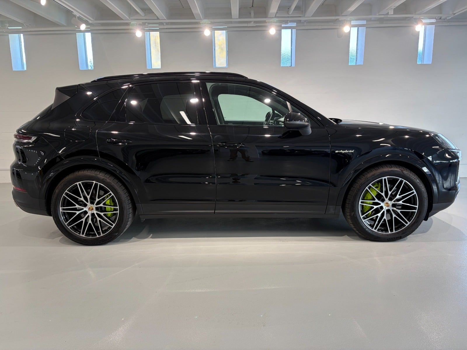 Sort Porsche Cayenne fra 2023