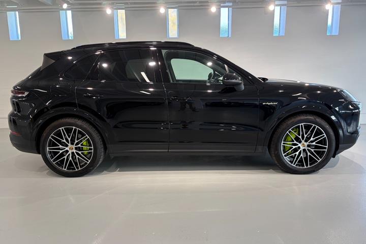 Sort Porsche Cayenne fra 2023