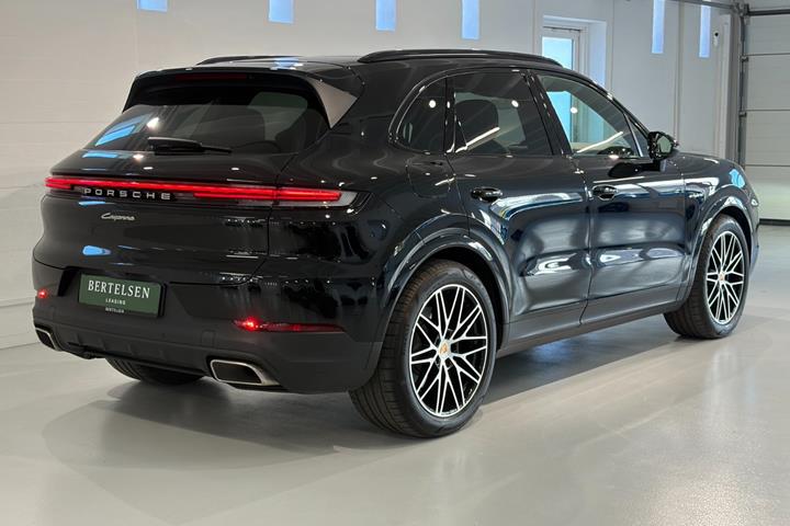 Sort Porsche Cayenne fra 2023