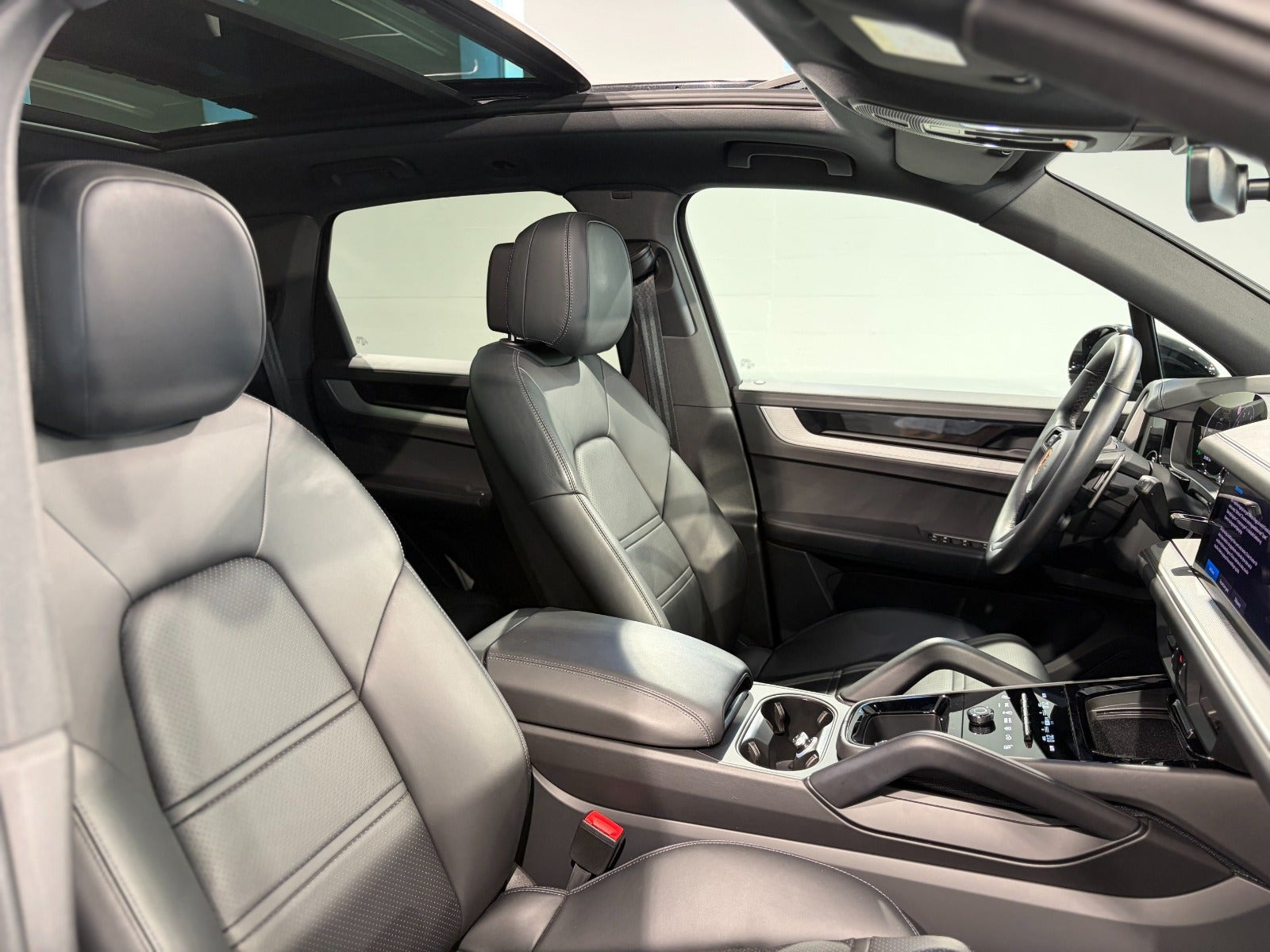 Sort Porsche Cayenne fra 2023
