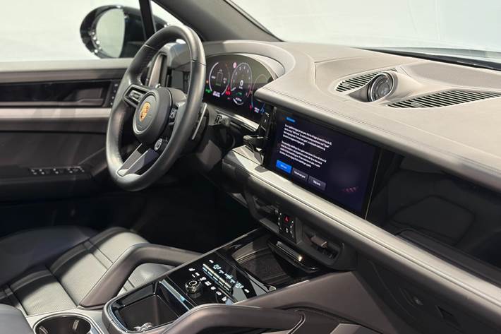 Sort Porsche Cayenne fra 2023
