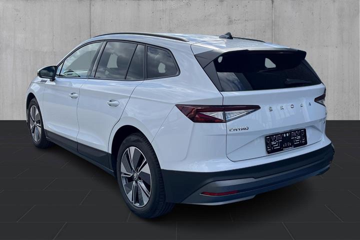 Hvid Skoda Enyaq fra 2021