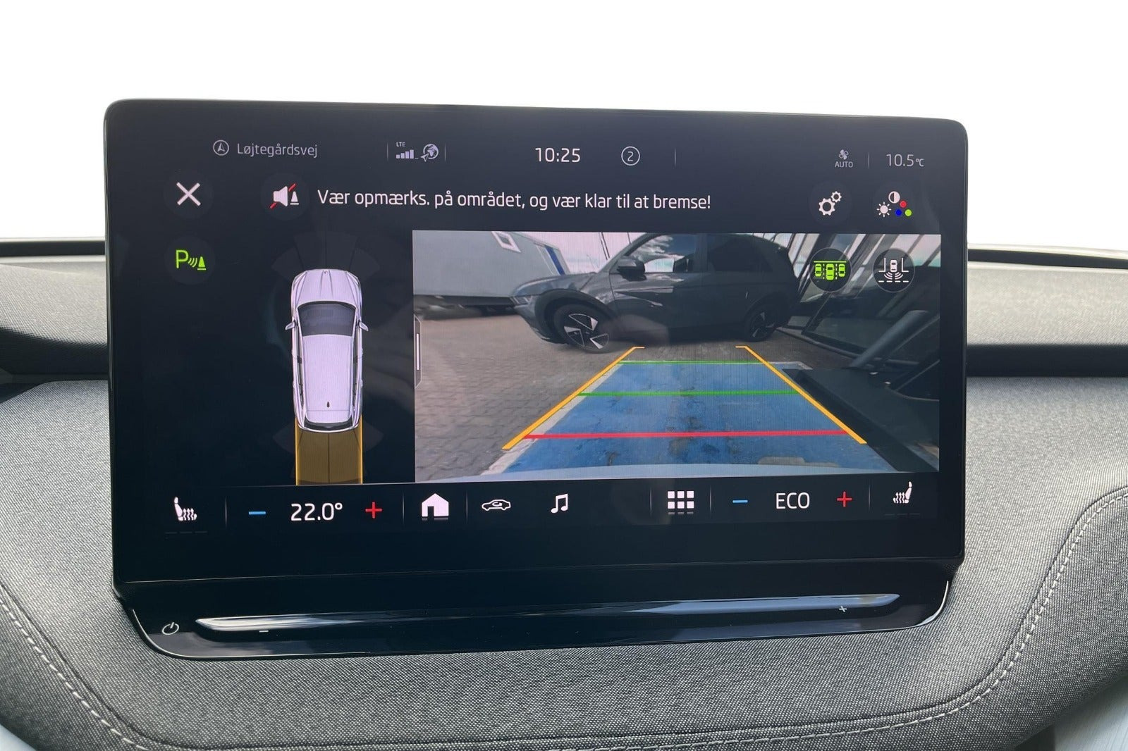 Hvid Skoda Enyaq fra 2021