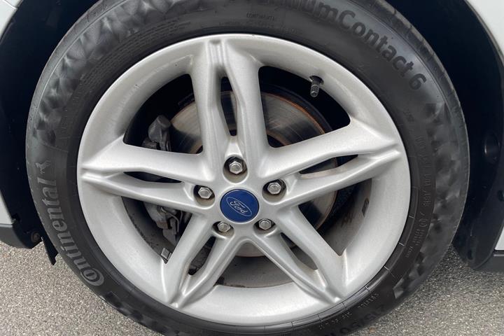 Sølv Ford Focus fra 2016