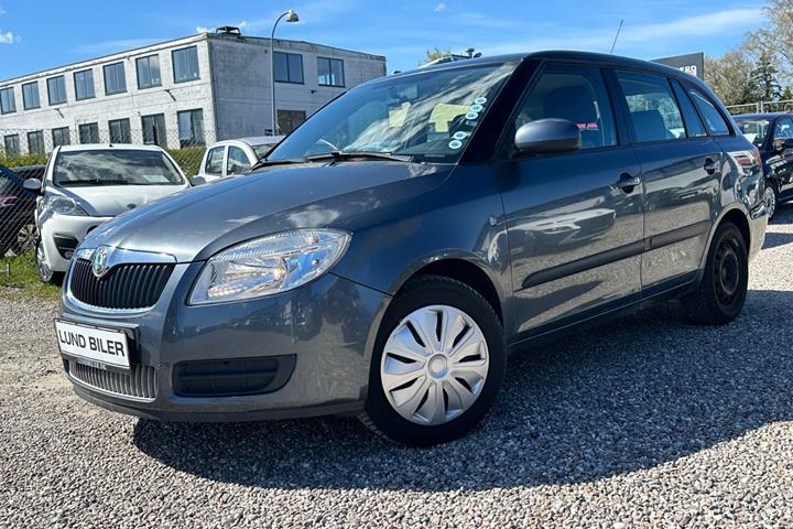 Grå Skoda Fabia fra 2009