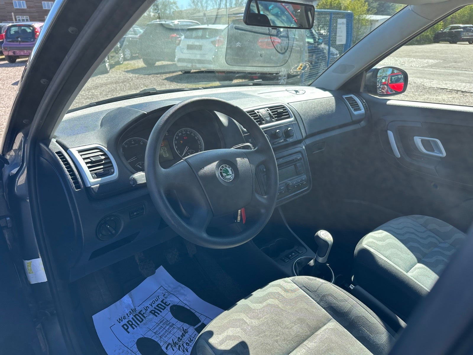 Grå Skoda Fabia fra 2009