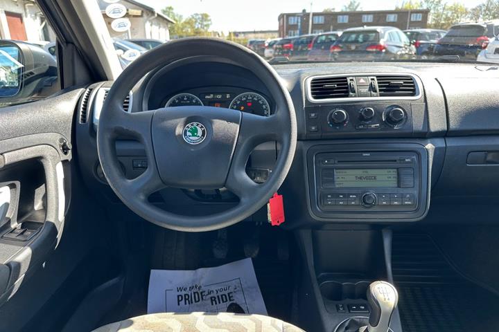 Grå Skoda Fabia fra 2009