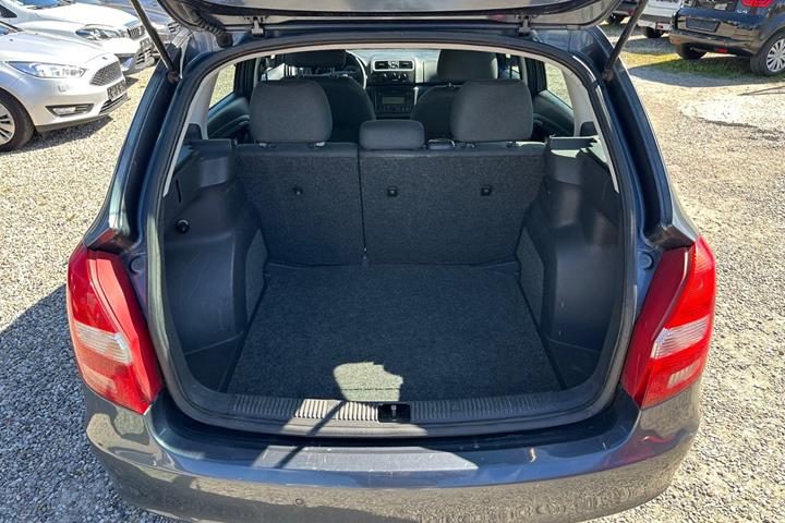 Grå Skoda Fabia fra 2009