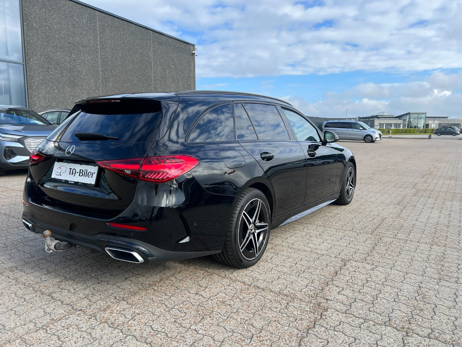 Sort Mercedes C300 e fra 2022