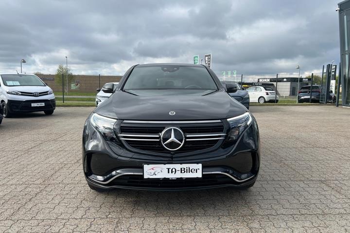 Grå Mercedes EQC400 fra 2022 set udefra