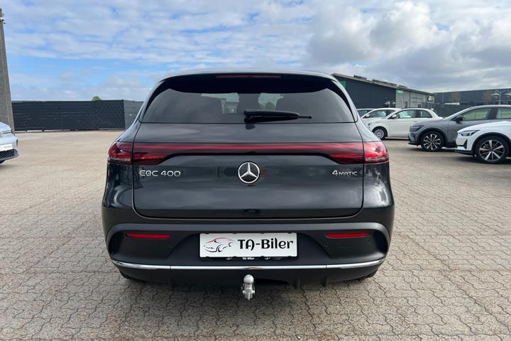 Grå Mercedes EQC400 fra 2022 set udefra