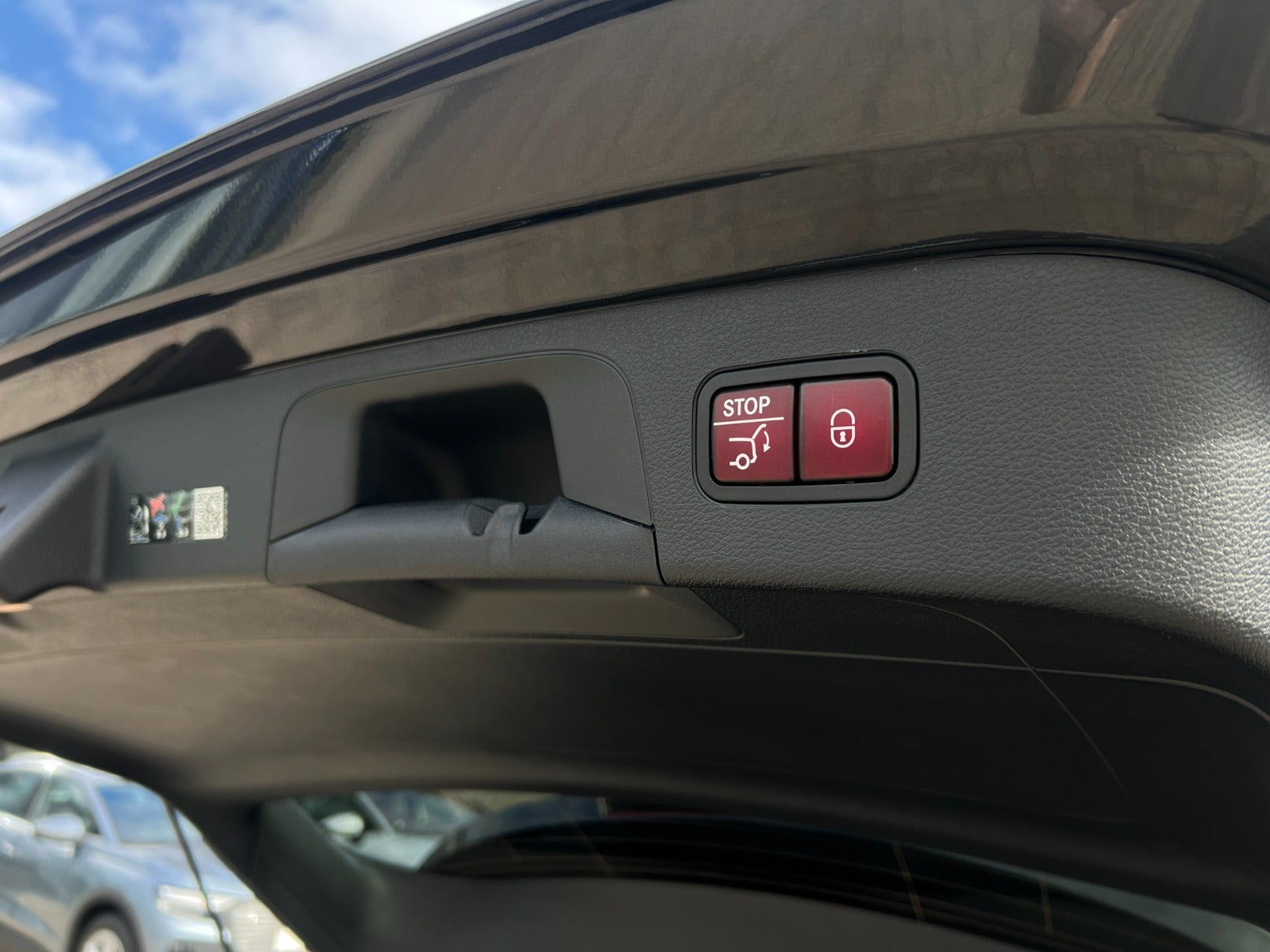Grå Mercedes EQC400 fra 2022