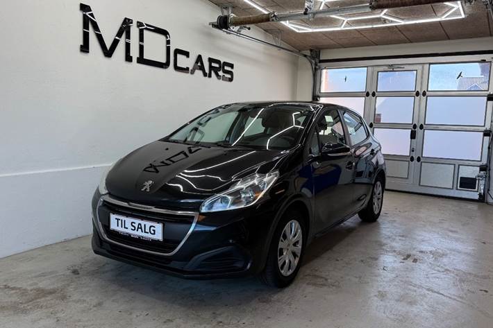 Sort Peugeot 208 fra 2015 set udefra