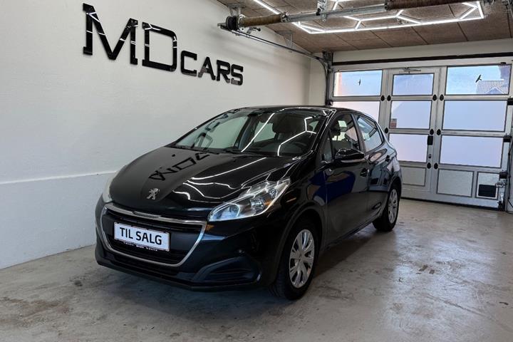 Sort Peugeot 208 fra 2015 set udefra