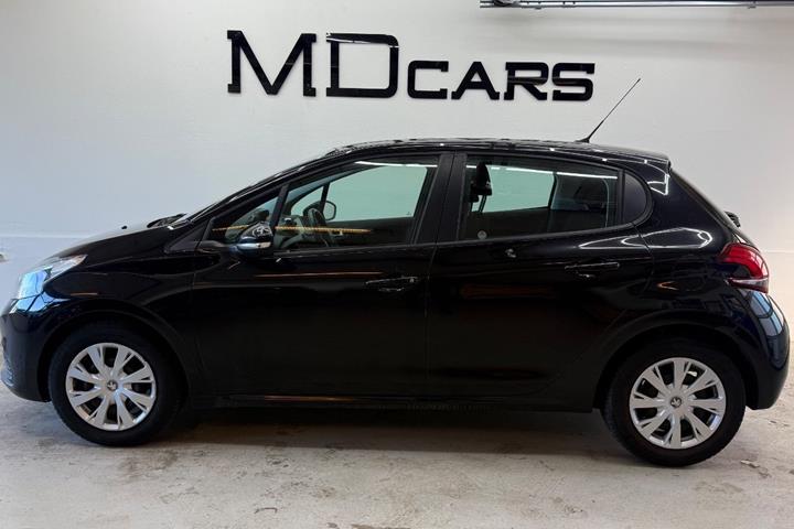 Sort Peugeot 208 fra 2015