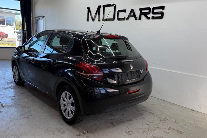 Sort Peugeot 208 fra 2015