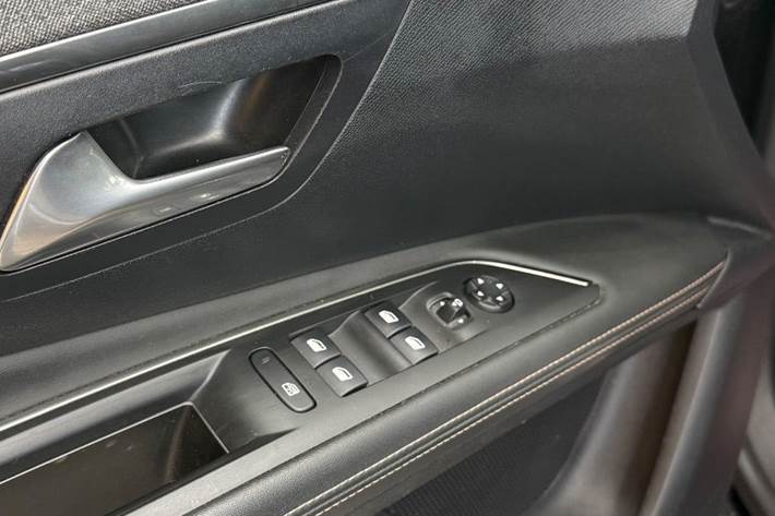 Sort Peugeot 3008 fra 2020