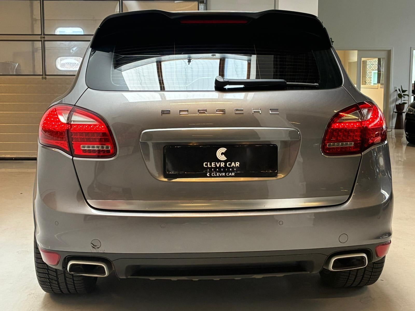 Grå Porsche Cayenne S fra 2013