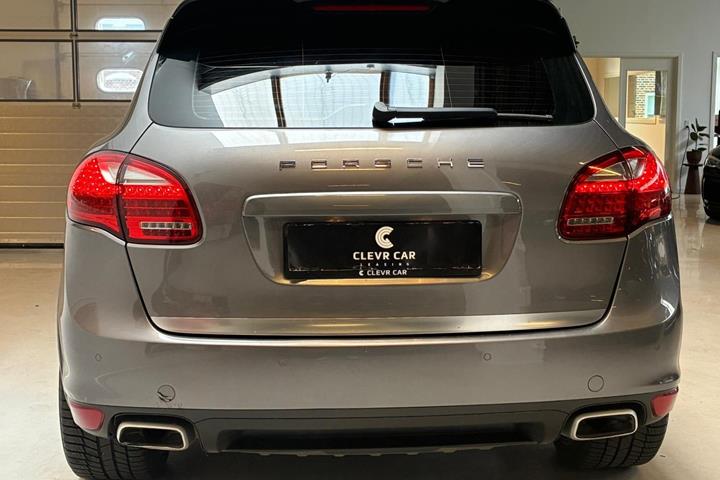 Grå Porsche Cayenne S fra 2013