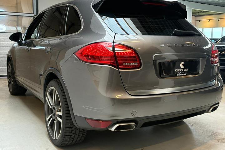 Grå Porsche Cayenne S fra 2013