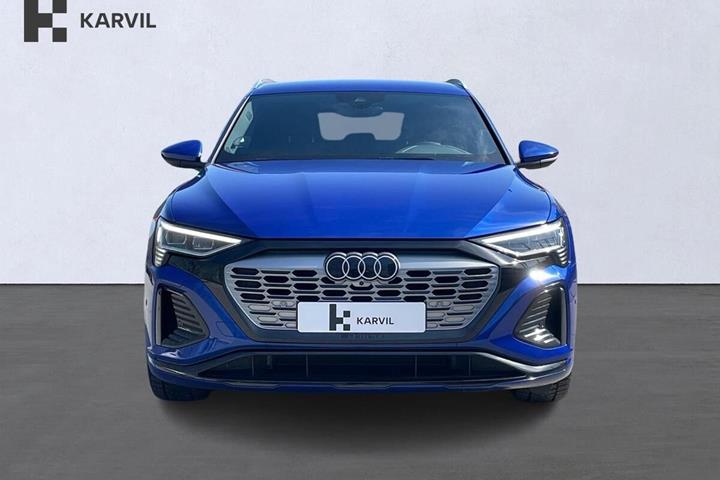Blå Audi Q8 e-tron fra 2024