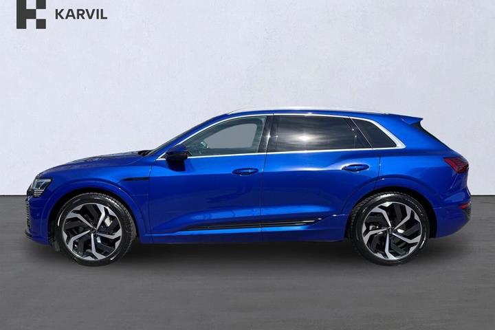 Blå Audi Q8 e-tron fra 2024