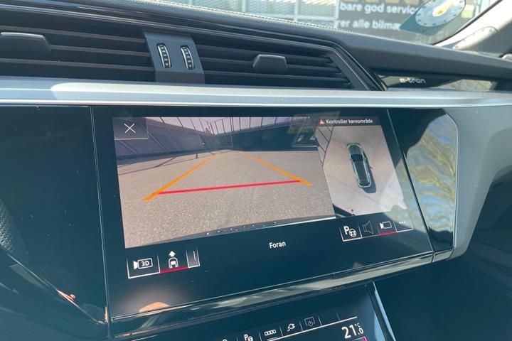 Blå Audi Q8 e-tron fra 2024