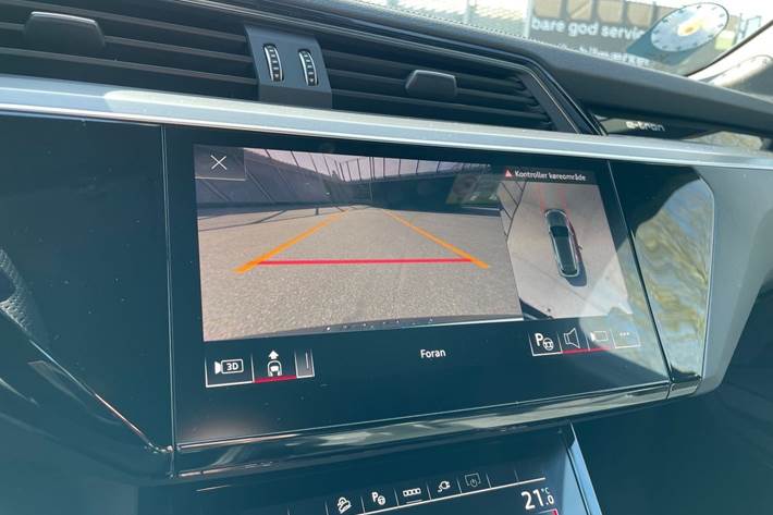Blå Audi Q8 e-tron fra 2024